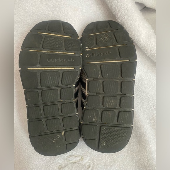 Adidas kids shoes size 13 small - Picture 6 of 7